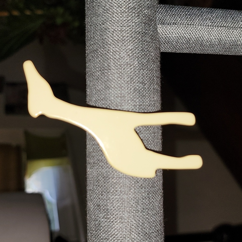 Giraffe Pin